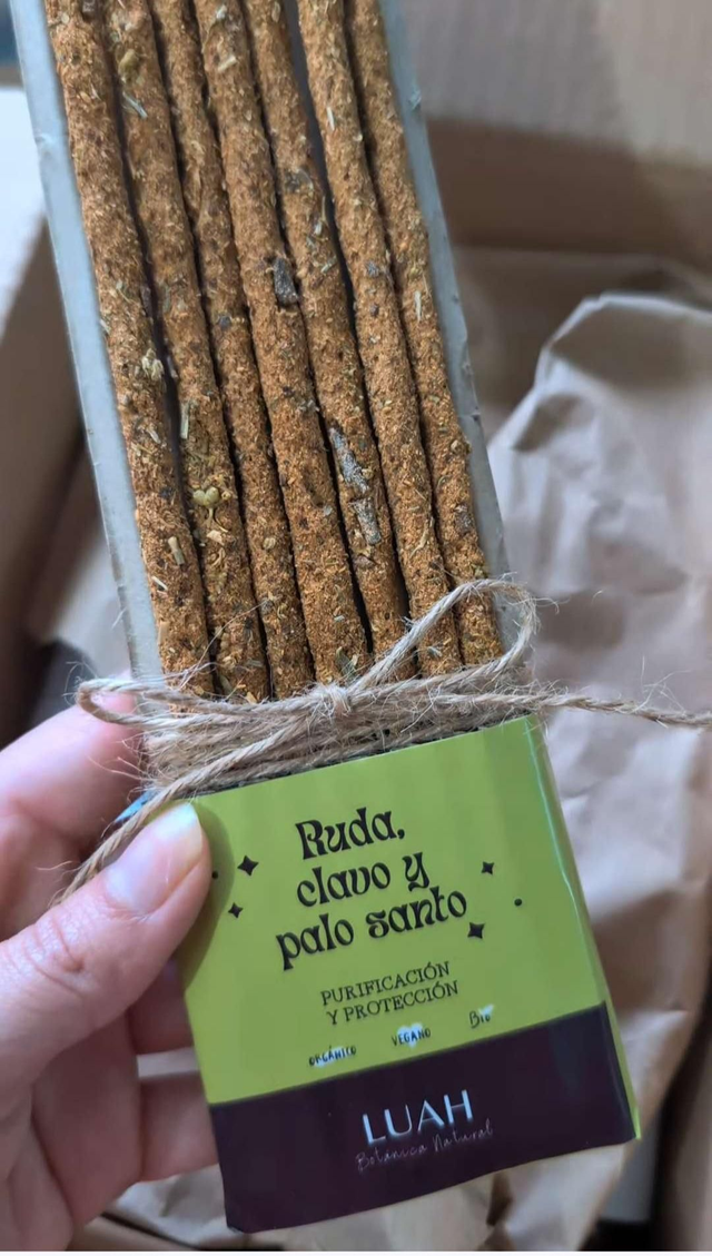 Incienso artesanal de ruda y clavo