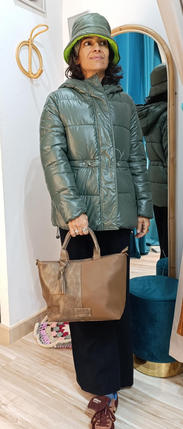 Abrigo parka ajustable cintura verde mate