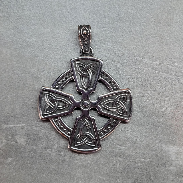 Pendentif croix celtique 