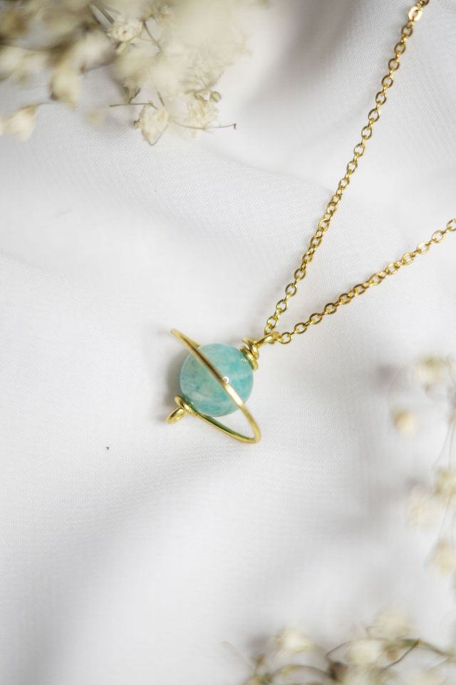 Collier Saturne • en pierre naturelle