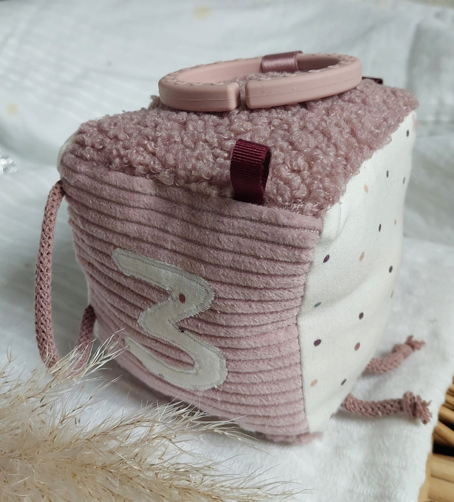 Cube d'éveil sensoriel  