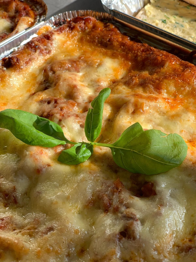 Beef Lasagne with Garlic Bread