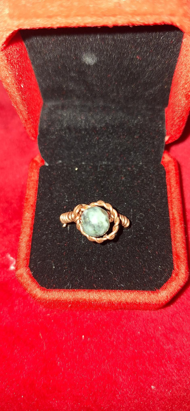 Infinite chords in bronze with Dioptase in quartz, size 56