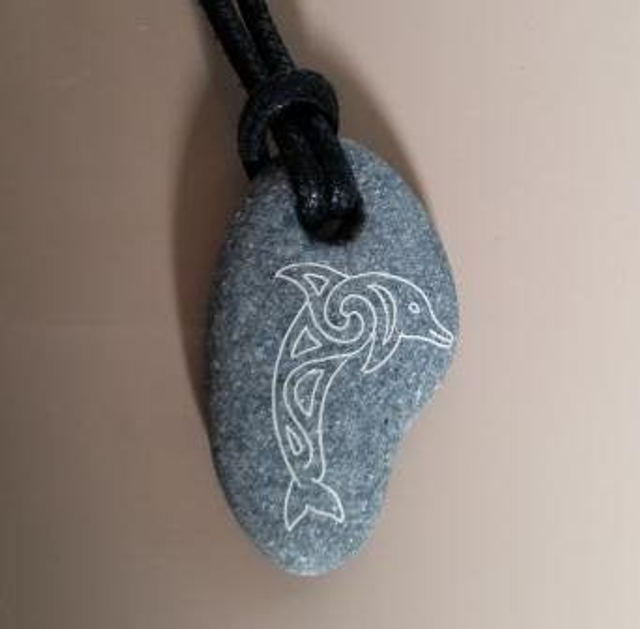 Pebble pendant - Dolphin
