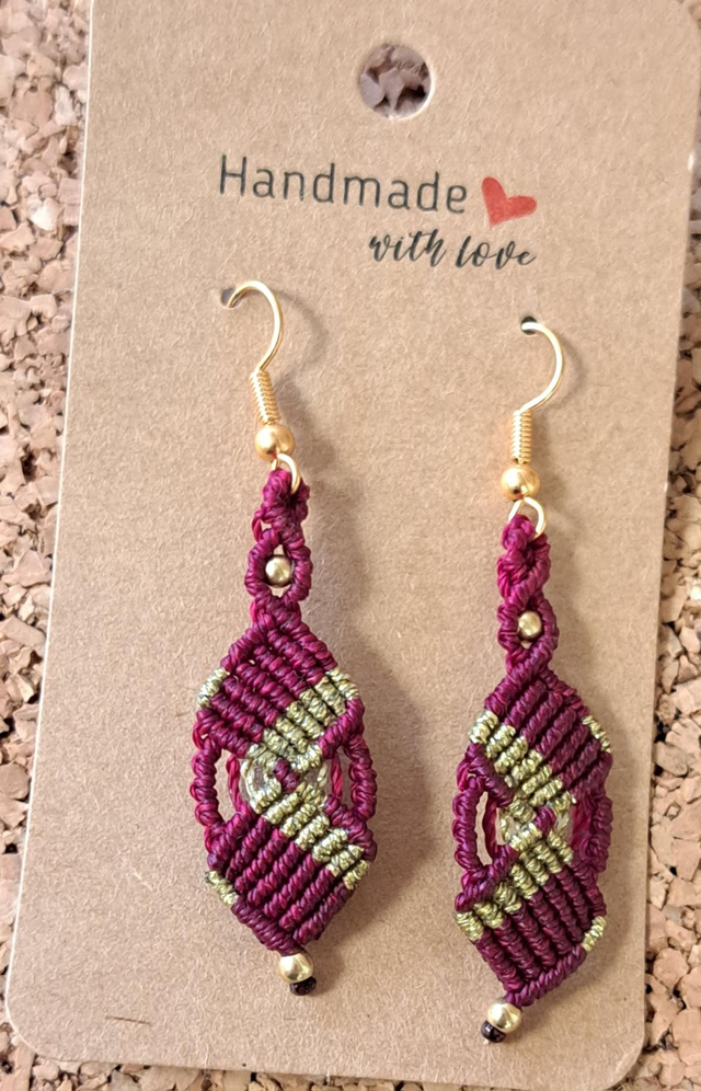 Boucles d'oreilles micro-macramé rouge et doré 