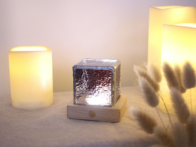 💡Mini Lampe nomade pourpre en vitrail et bois