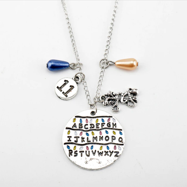 Collana Stranger Things lettere e ciondoli