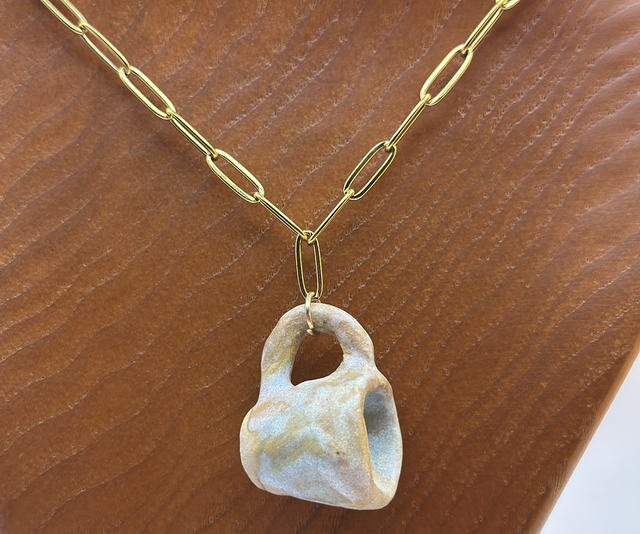 Collier tasse en céramique à glaçure rose et bleu – Chaîne en acier inoxydable doré