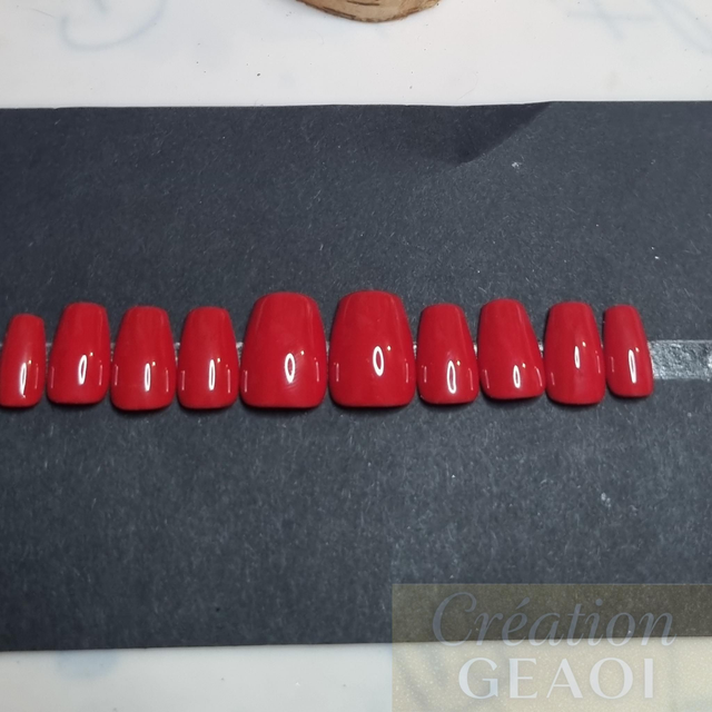 Kat red little coffin xs créer sur commande délai de 7jours ouvrable