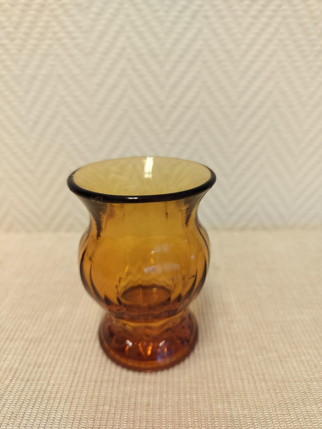 Riihimäen pieni lasimaljakko #108