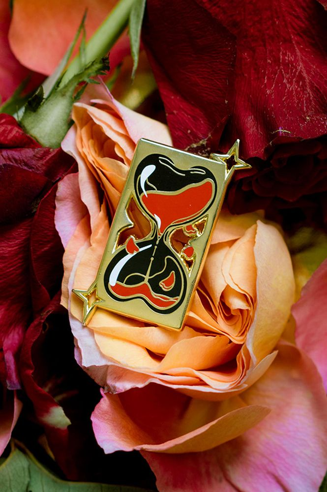 Pin's sablier VANITÉ