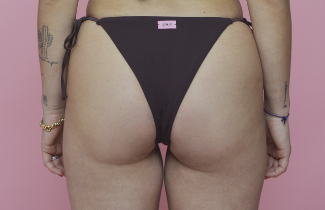 Brasiliana con laccetti sottili cioccolato