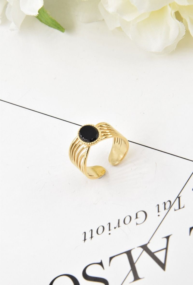 Bague avec pierre noire