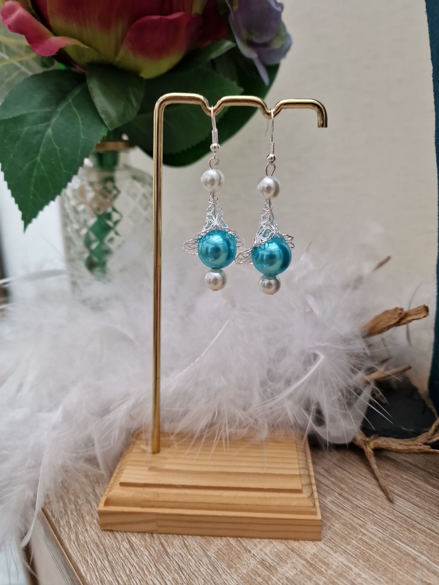 Boucles D'oreilles Poupée Fleurs Argentées Perles Bleu Blanc