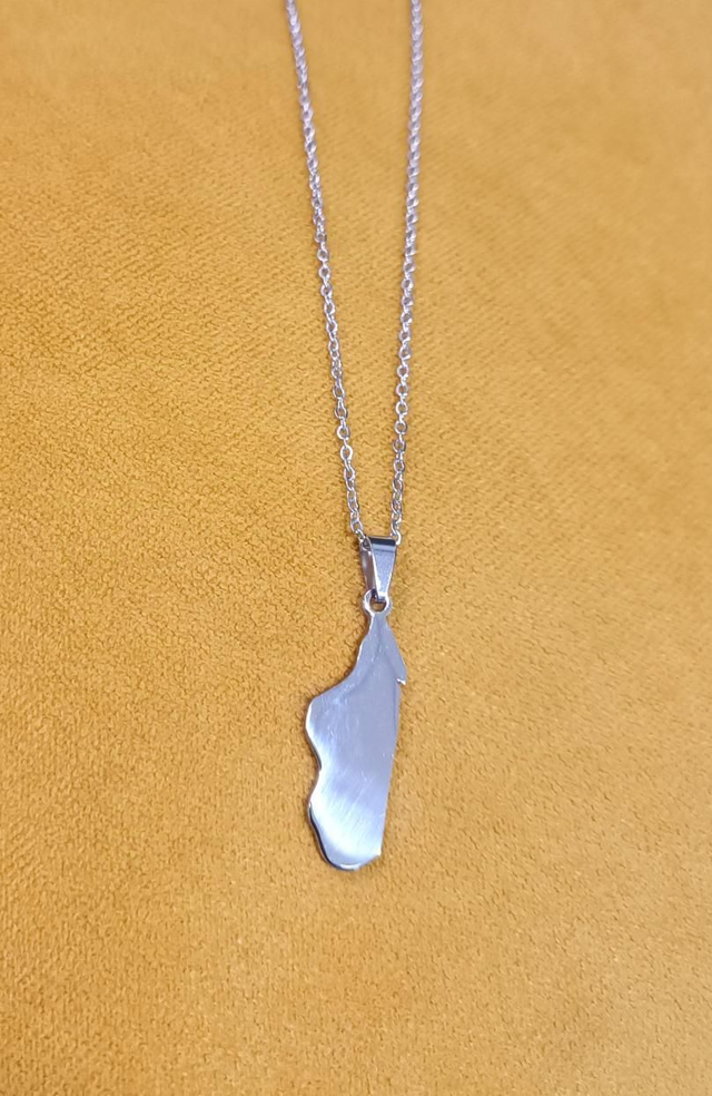 Collier carte plaque Madagascar  