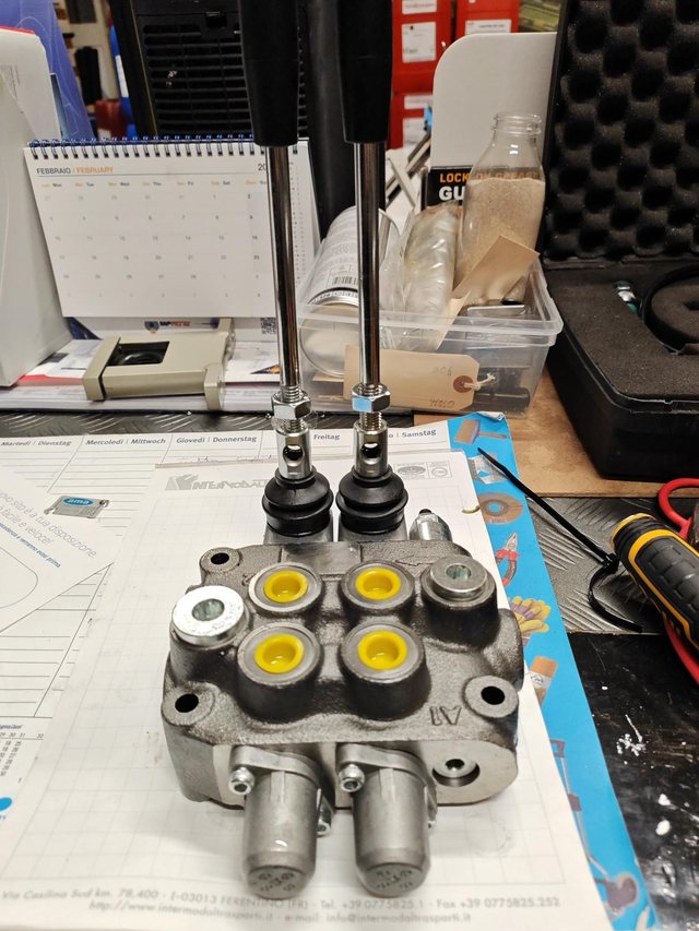 58271 Distributore due leve doppio effetto