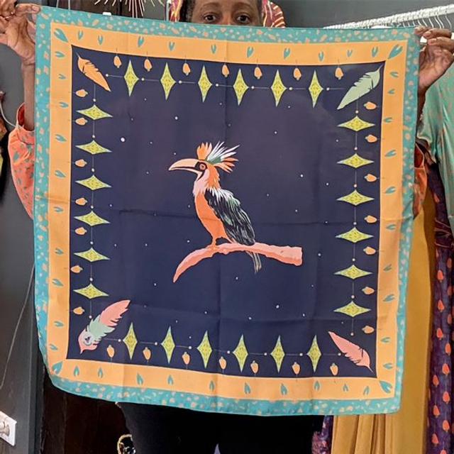 Foulard carré Hornbill Nuit Satiné 70 cm x 70 cm