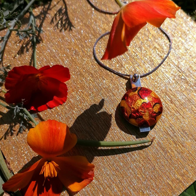 Collier en émail '' Talisman '' sur feuille d'argent 