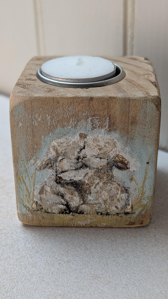 Lambs embrace - Tealight Holder