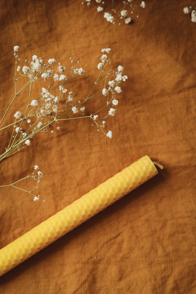 Chandelle roulée en cire d&#039;abeille