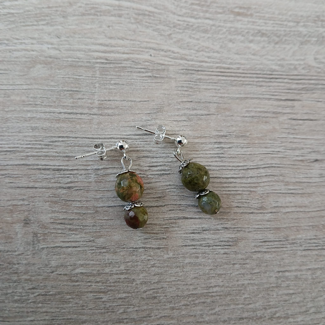 Oorbellen – Zoisiet met Robijn – zilverkleurig RVS (1.294)