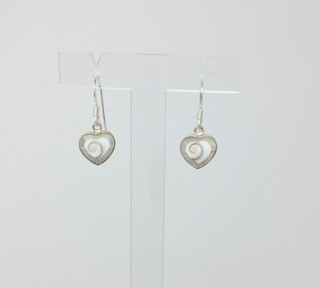 PAIRE DE BOUCLES D'OREILLES COEUR OEIL DE STE LUCIE ET NACRE BLANCHE BO15678N