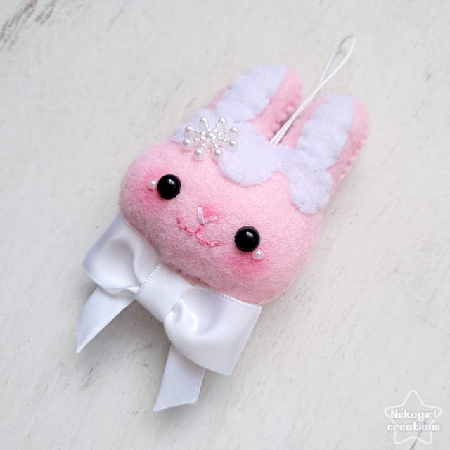 Décoration en feutrine - Lapin rose