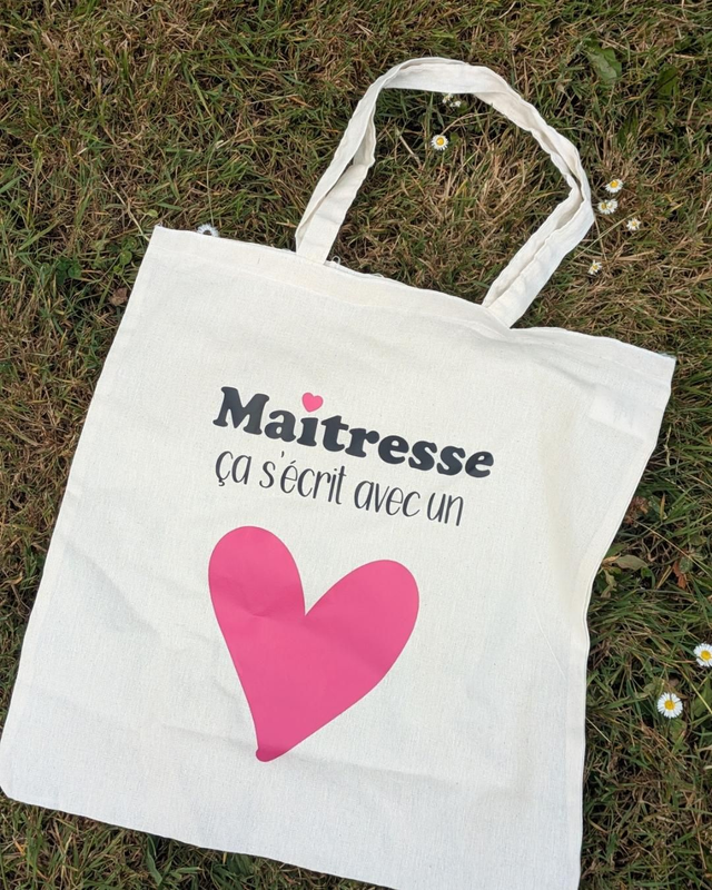 Tote bag “Maîtresse, ça s’écrit avec un cœur” 💖