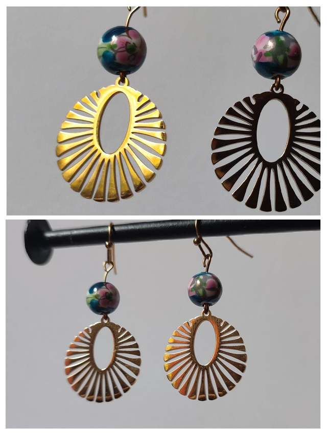 Boucles d'oreilles perles en porcelaine bleue avec petites fleurs en acier inoxydable doré -sans nickel, pièce unique 