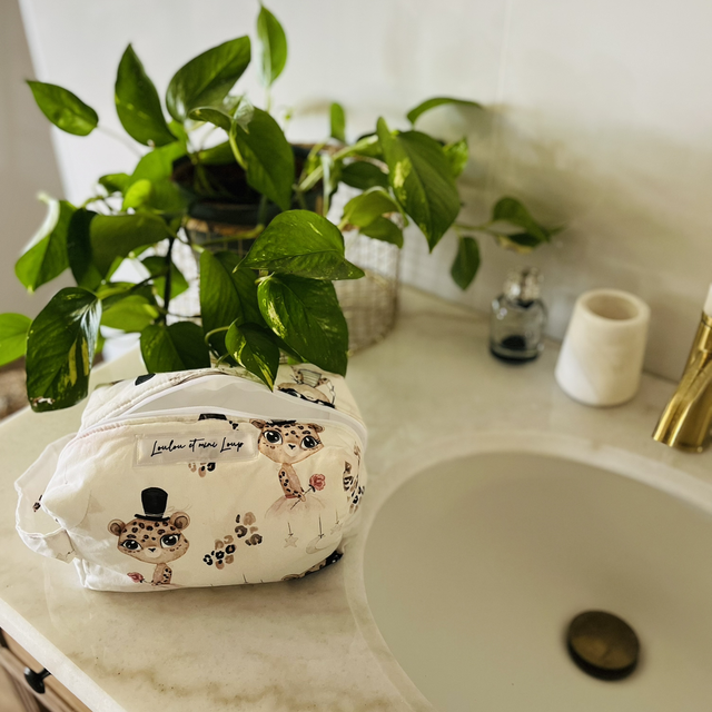 Trousse de toilette grand format "Ballet de léopards"