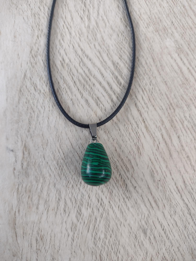 Malachite teardrop gemstone necklace 