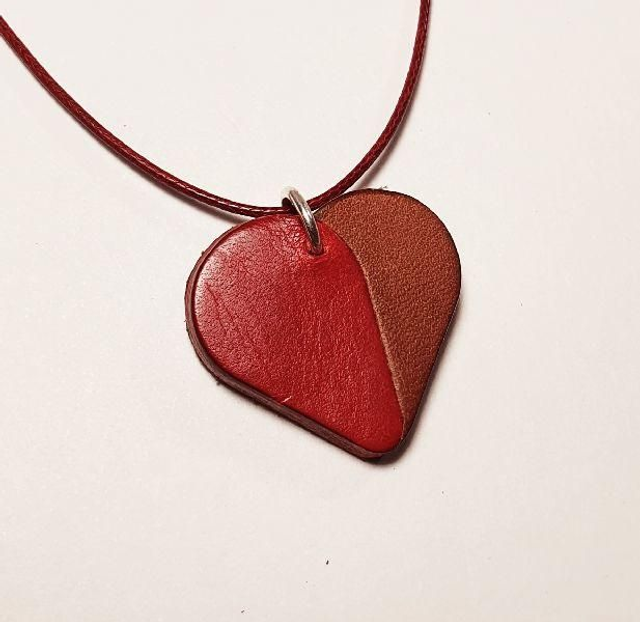 Collier ras de cou coeur cuir et coton