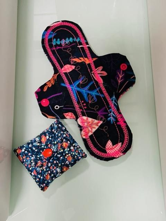 Serviette hygiénique lavable et réutilisable