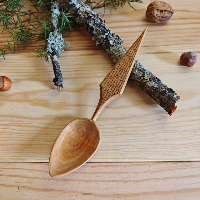 Cuillère en merisier avec kolrosing-C112
