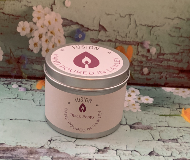 Candle in a tin - Black Poppy (Black O)