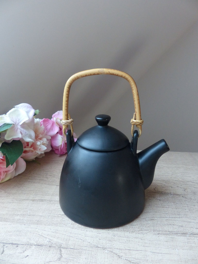 Service à Thé Rouge et Noir en Céramique – Théière avec Anse en Bois et 4 Tasses – Inspiration Chinoise – Ambiance Zen et Cadeau Bien-Être