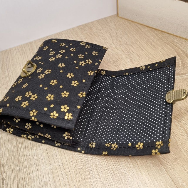 Portefeuille court à fermoir "Sakura" noir doré