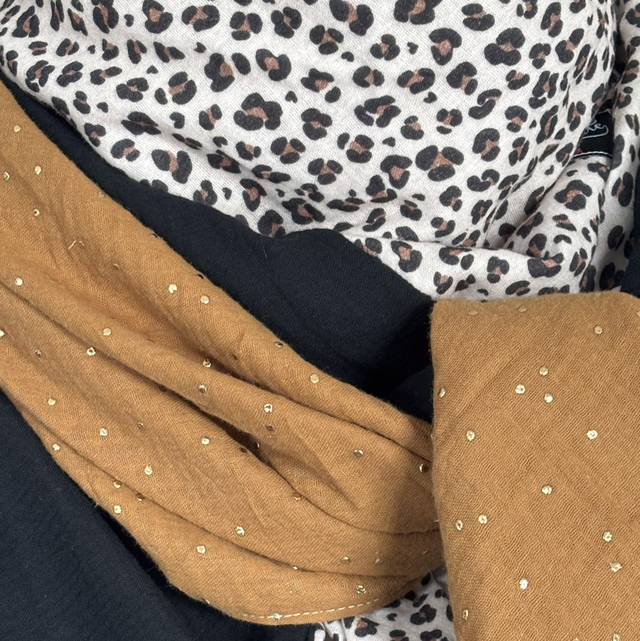 Foulard triangle — Noir, camel pois dorés & léopard beige