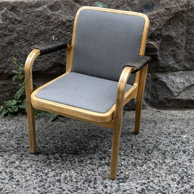 E45 nojatuoli, Artek