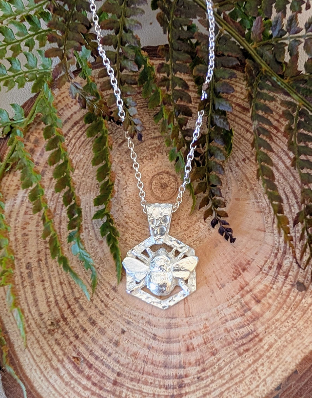 Bumblebee pendant 