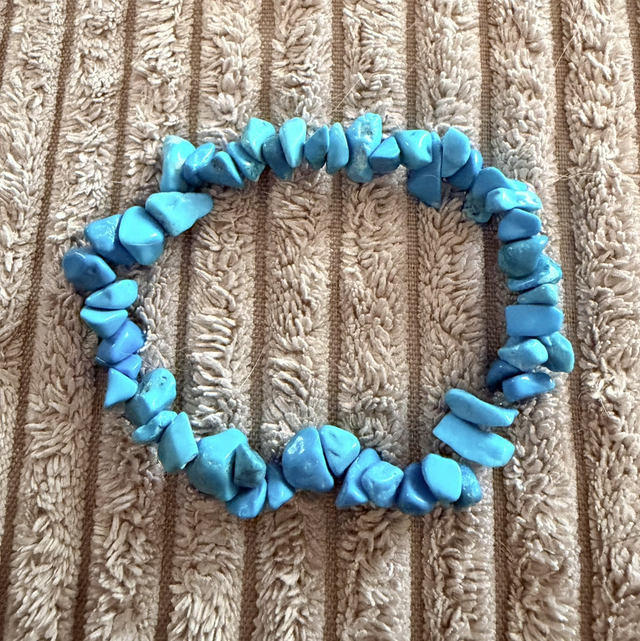 Small Turquoise Howlite bracelet 6.5”