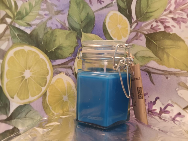 Geurkaars 'Blauw' met een blend van de etherische oliën : lavendel, bergamot en patchouli