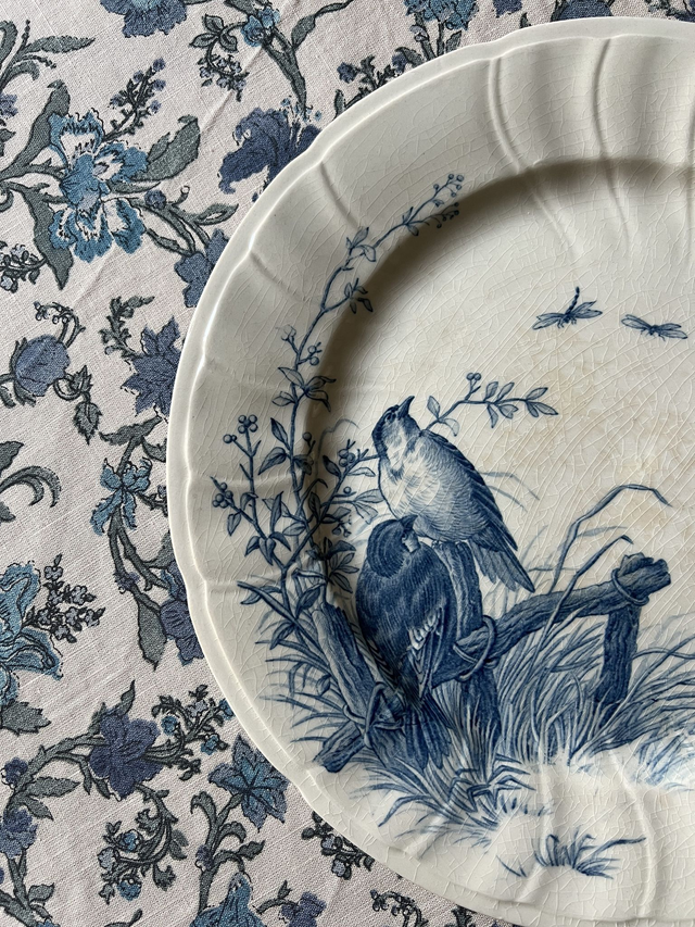 OISEAUX 3 - Assiette plate aux Oiseaux par la manufacture française de Gien - Terre de Fer