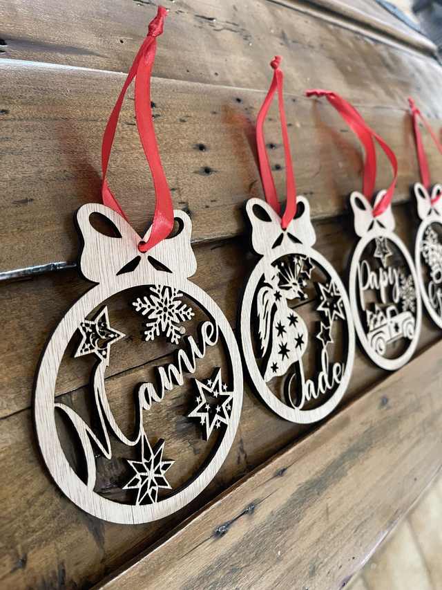 Boule de Noël en bois avec prénom