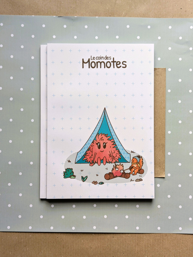 Carnet A5 illustré - Momote en camping fond croix bleus