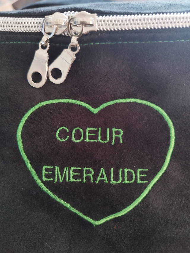 Sac banane en suédine Alaska noir broderie COEUR EMERAUDE