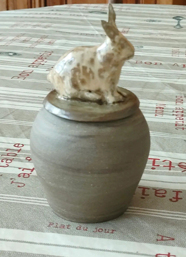 Boîte céramique au lapin – pièce unique faite main