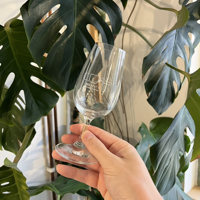 Sklenička na víno s logem BALANCE coffee & wine