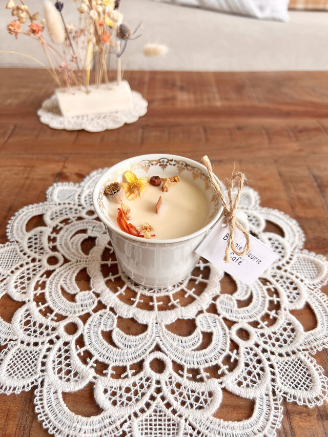 ✨ Bougie Café - tasse à café "frise dorée intérieur"