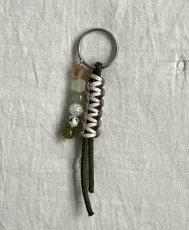 Schlüsselanhänger Olivgrün, Beigetöne